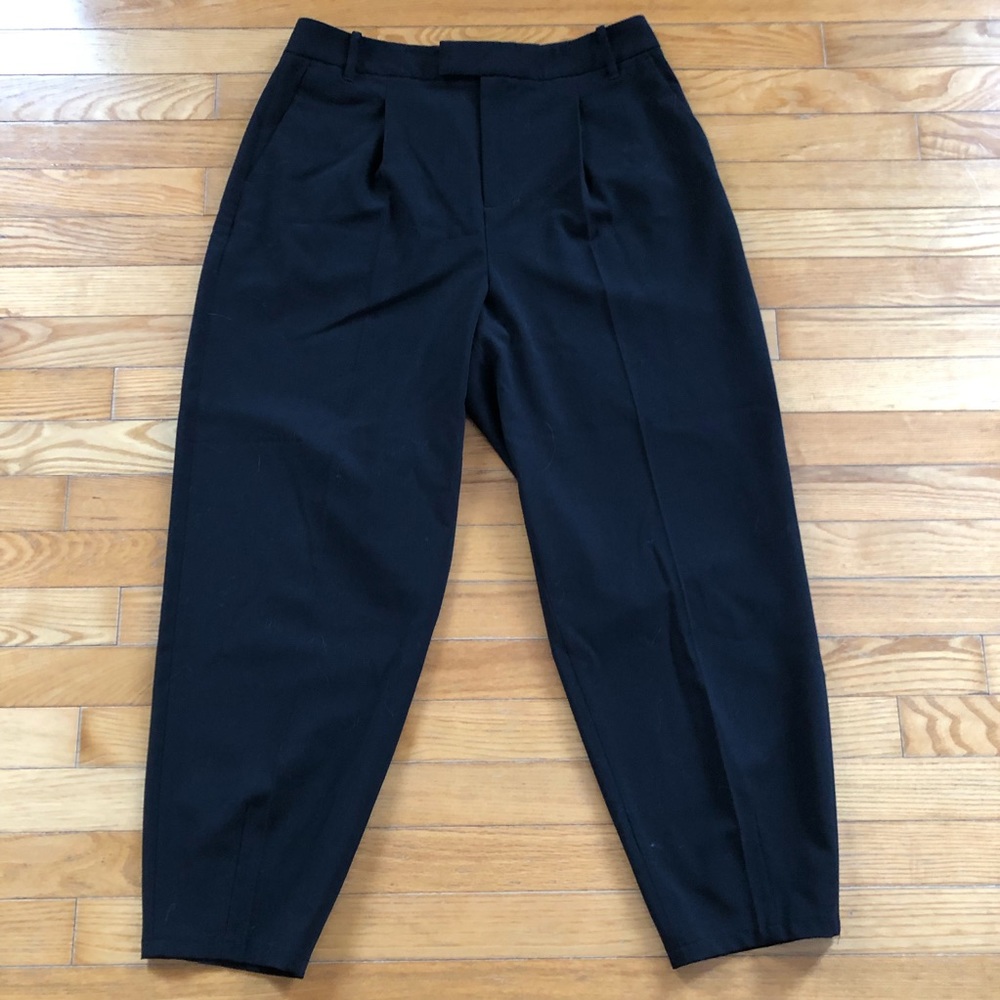 Simons Barrel Pant with front pleats in black